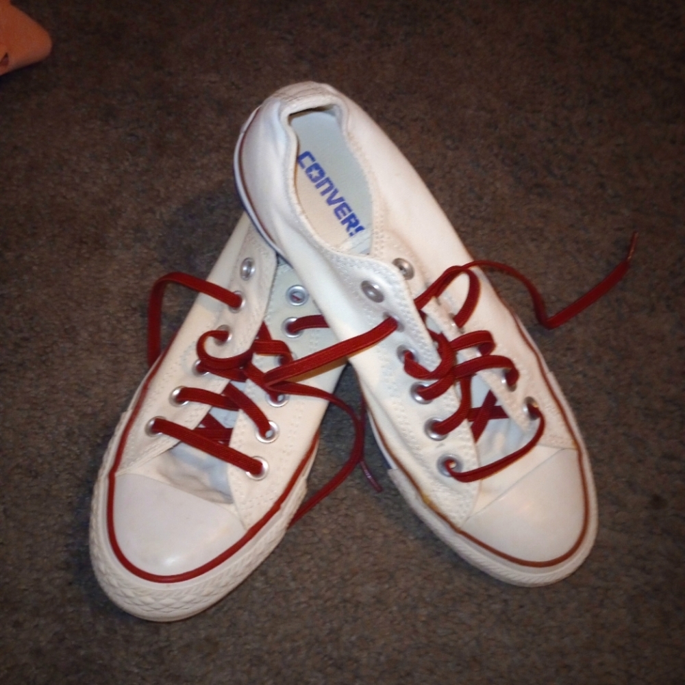 Converse white with red laces men's size 5/ women's size 7 nwob